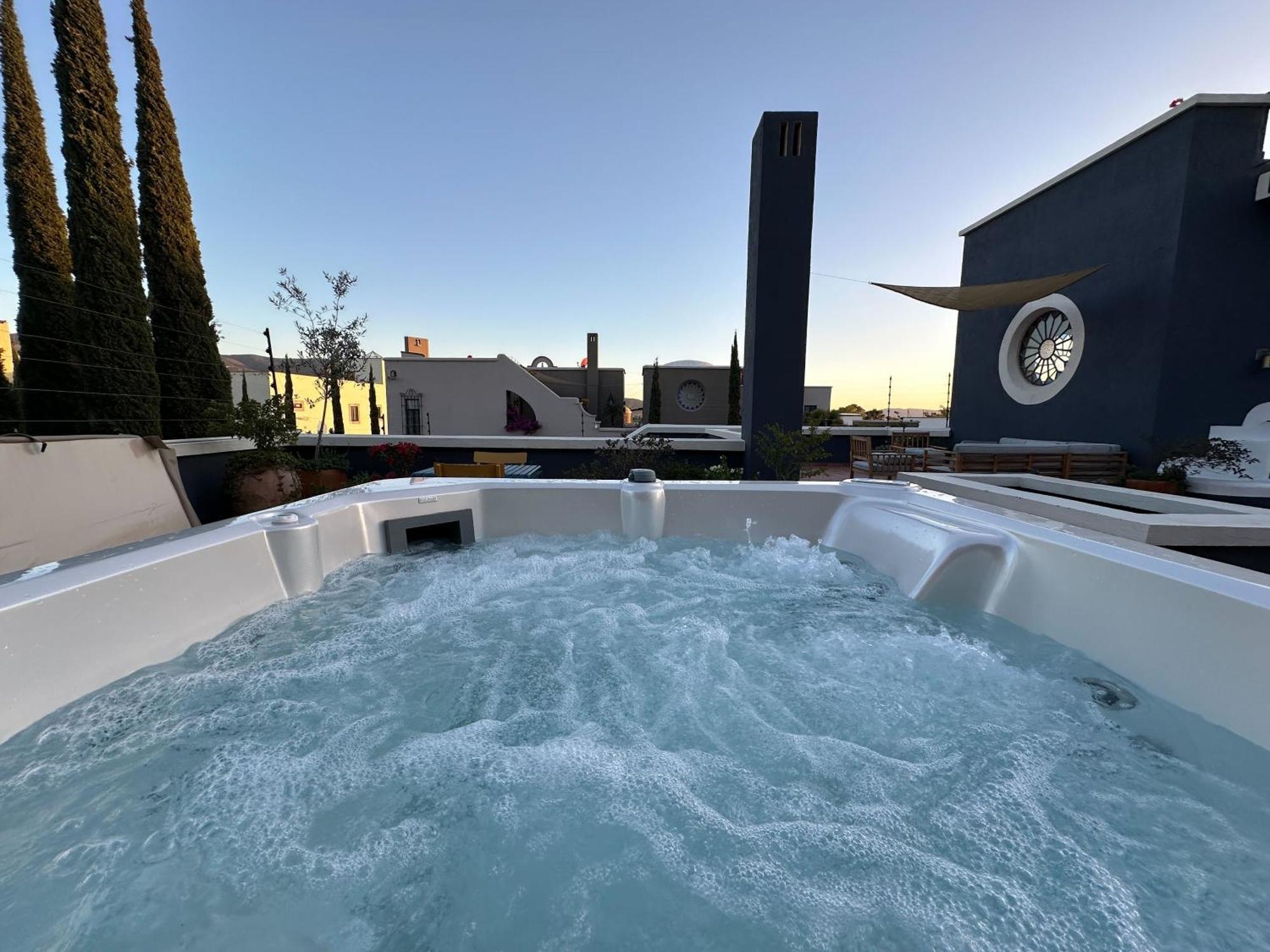 Rooftop Jacuzzi! Country-Style 4 Bedroom Cottage San Miguel de Allende Kültér fotó